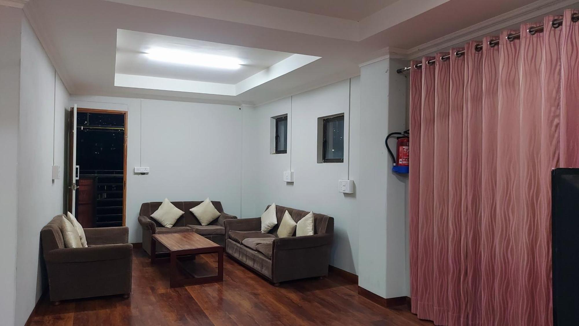 Hotel Dinthar Zara Аиджал Экстерьер фото
